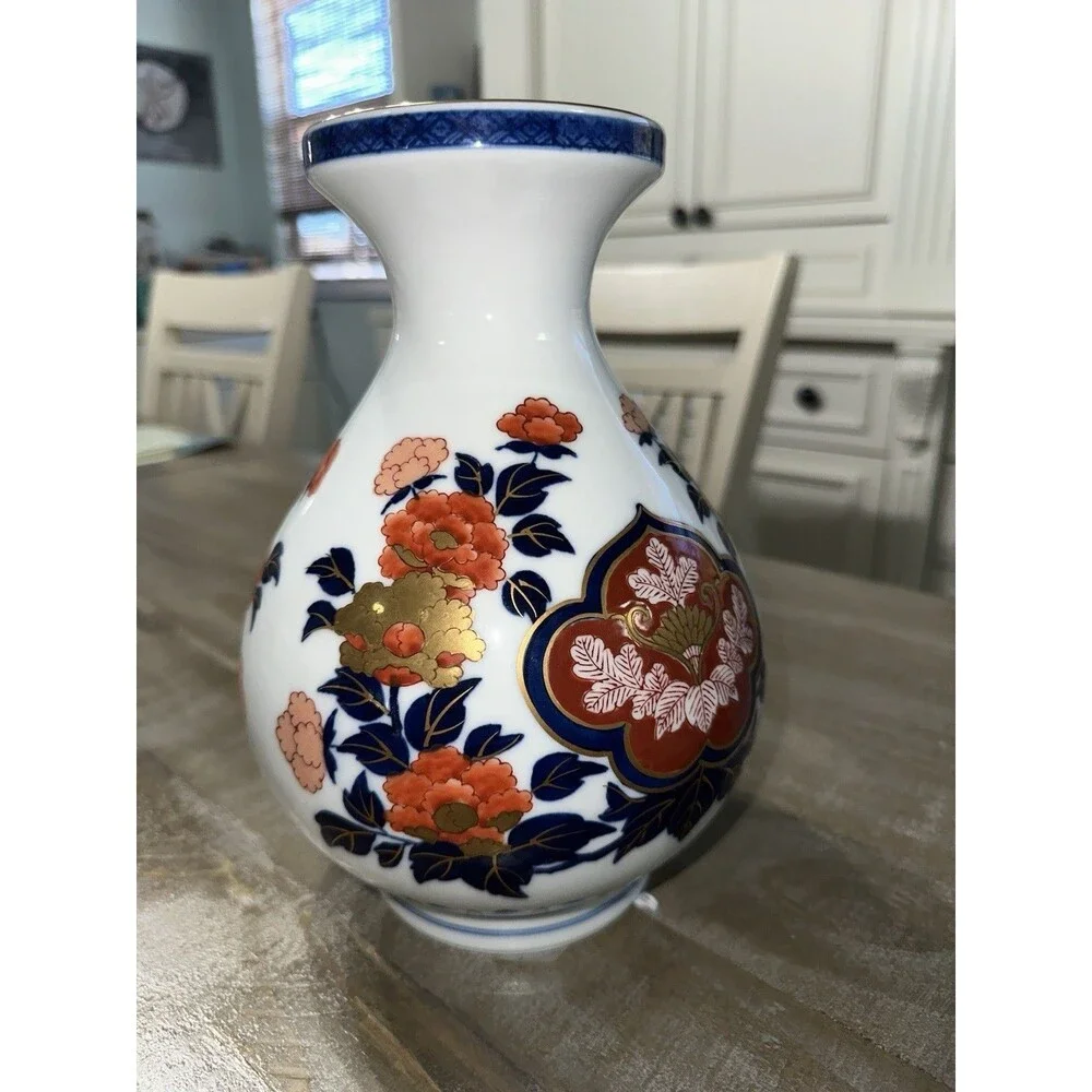 Japanese Gold Imari Floral Print Handpainted Vase 9.5